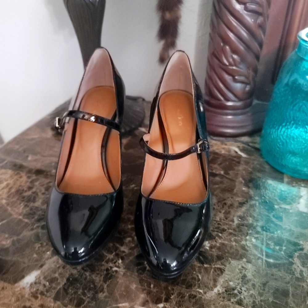 Calvin klein size 8.5 patent leather shoes